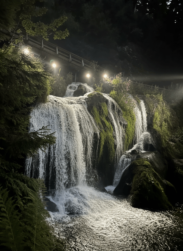 Trierer Wasserfall bei Nacht